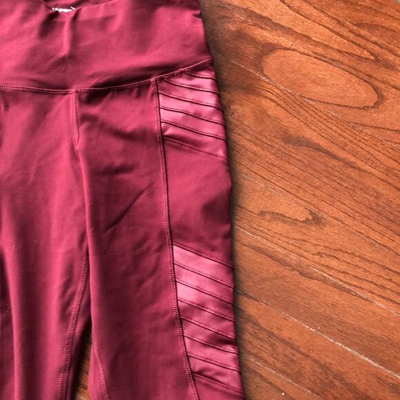 OLD NAVY maroon 7/8 active leggings - Picture 3 of 4